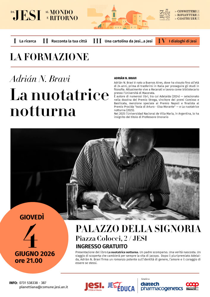 La nuotatrice notturna Adrian Bravi
