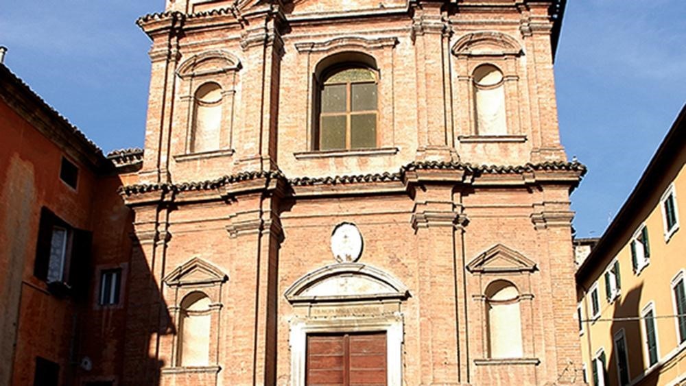 Facciata esterna Chiesa di San Pietro Apostolo