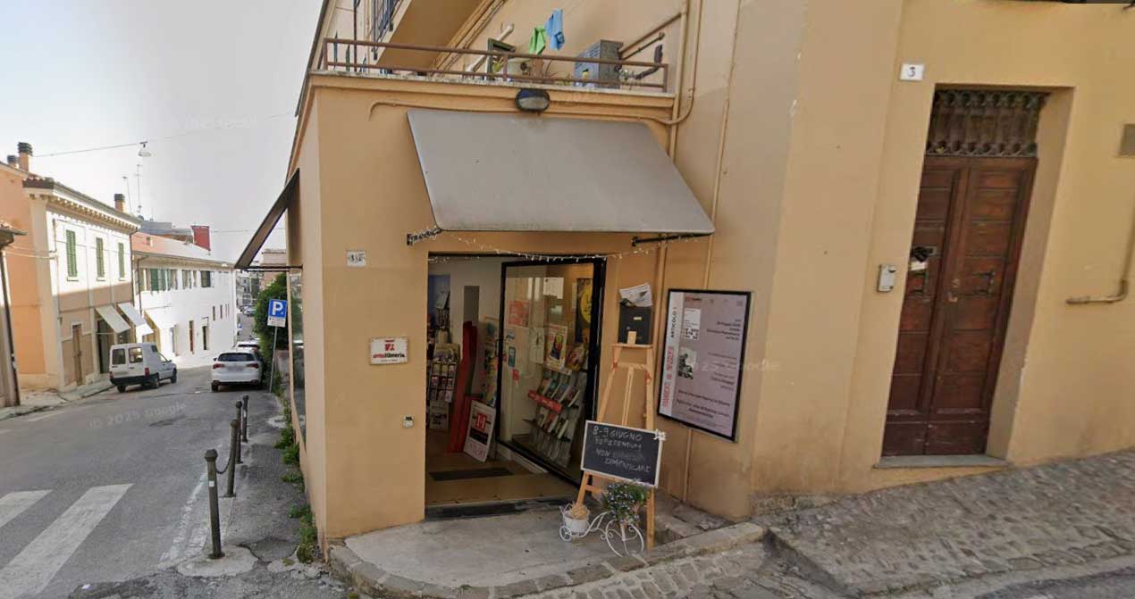 Ingresso della libreria Ingresso della libreria